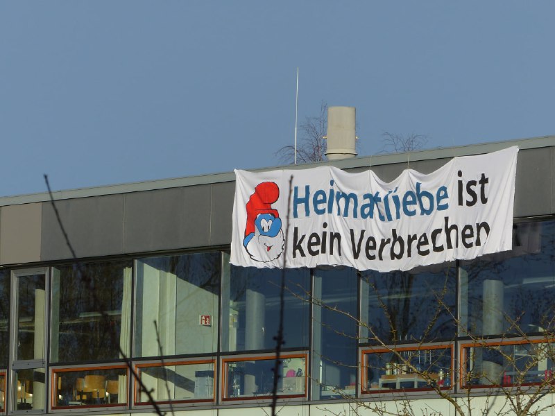 Ribnitz-Damgarten: Identitäre klettern auf Dach des GymnasiumsNachdem eine Schül...