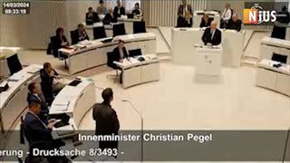 Pegel verteidigt Polizeidrohung wegen Schlumpfvideo Der SPD-Innenminister Pege v...