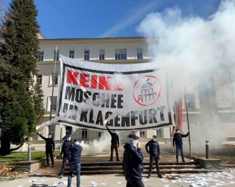 Protest gegen Klagenfurter Großmoschee – Aktivisten fordern Rücktritt!