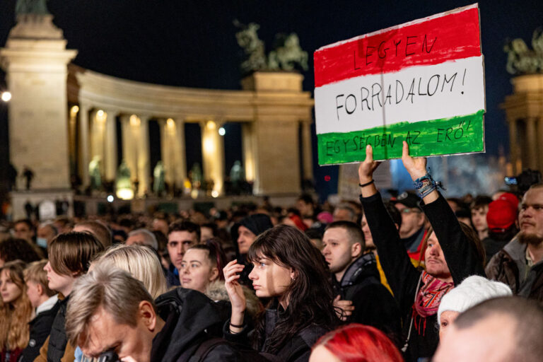 Dis Fortführung der leninistischen Strategie in den Farbrevolutionen