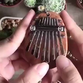 Mini-Kalimba mit 8 Tasten: Das Daumenklavier für unterwegs