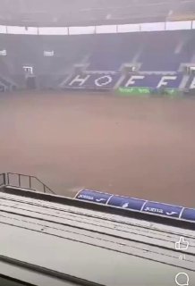 Bundesligastadion in Baden-Württemberg durch sintflutartige Regenfälle geflutet