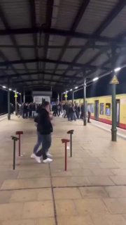 Bundespolizei stoppt rassistischen Gesang am S-Bahnsteig