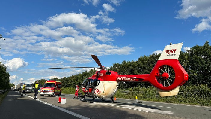 Defekter Hubschrauber blockiert Autobahn NRW