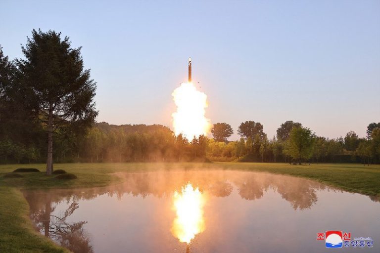 Erfolgreicher Raketenstart mit lenkbaren Sprengköpfen in Nordkorea