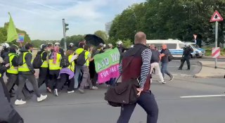 Eskalation beim AfD-Parteitag: Zusammenstöße und Angriffe