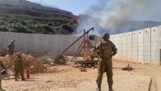 Israelische Soldaten setzen Wald im Libanon mit Trebuchet in Brand