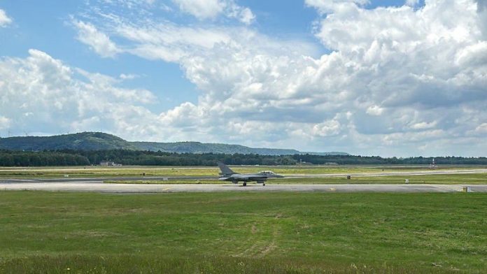 Kampfjetpiloten trainieren bei Nato-Übung über RamsteinRund 30 Kampfflugzeuge au...