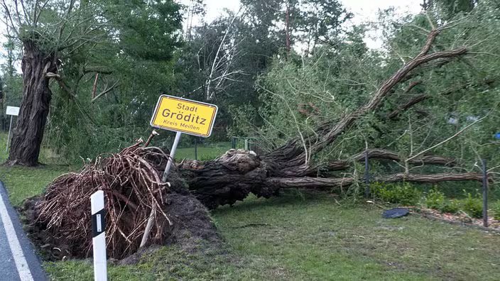 Unwetter verursacht Chaos in Deutschland: Sturm, Regen, Hagel