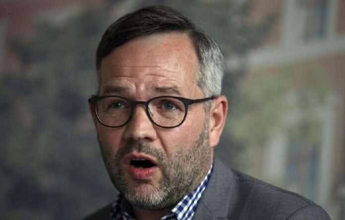 Der Vorsitzende des Ausschusses für internationale Angelegenheiten des Bundestag...