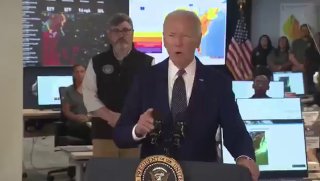 Biden folgt Hinweis des Teleprompters – InfoDefender werden! 🆒🗣