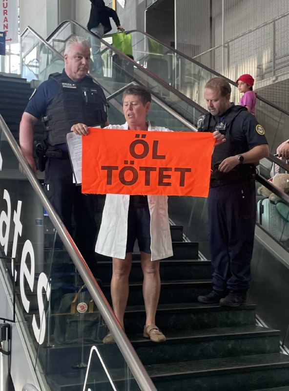 Farbattacke von Klima-Aktivisten am Flughafen Basel: Aktivisten protestieren gegen Ölsubventionen