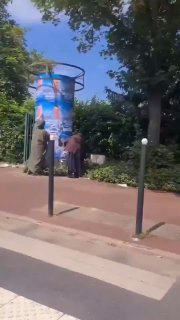 Migranten in Frankreich reißen Plakate von Marine Le Pen ab