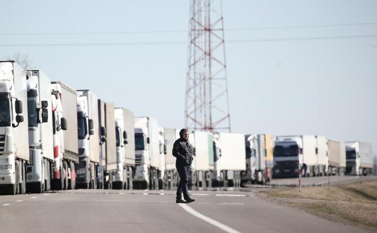 Polen sperrt Durchfahrt für Lastwagen an der Grenze