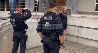 Polizei jagt verbotenes „C“ nach COMPACT-Verbot in Chemnitz