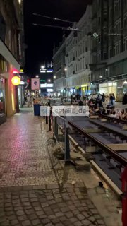 Prag: Jugendliche kapern Straßenbahngleise für Sommerabende!