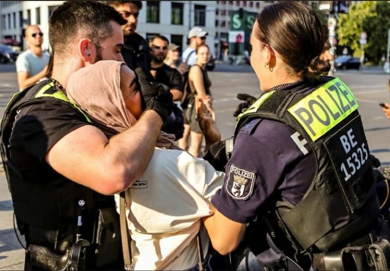 Pro-Palästina-Demo Berlin: Polizei greift Demonstranten an