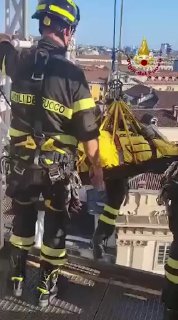 Touristin erleidet Ohnmacht auf Domterrasse in Mailand