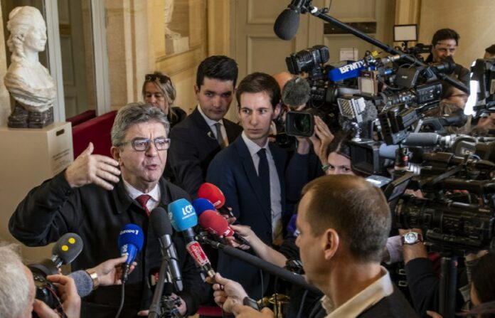  Die Koalition der linken Parteien hat in der zweiten Wahlrunde in Frankreich fü...