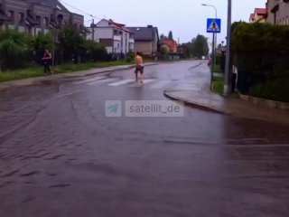 🏄‍♂️ Willkommen im Surfparadies Polen: Wenn das Unwetter zum Spaß wird