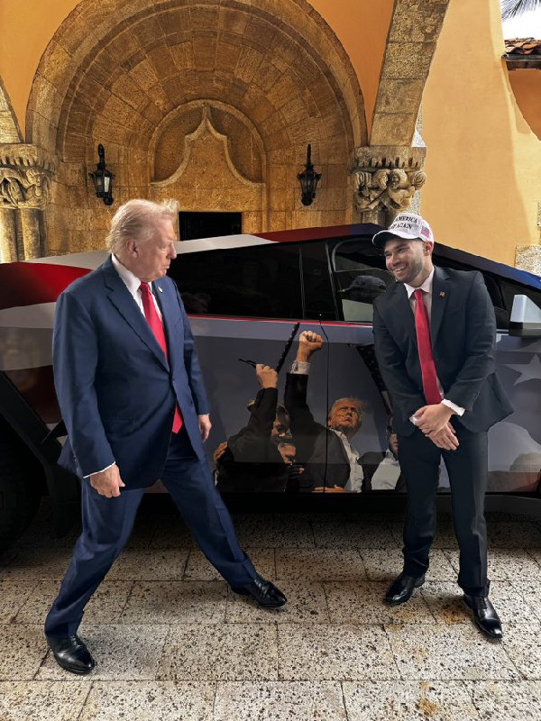 Adin Ross schenkt Trump ein einzigartiges Tesla Cybertruck