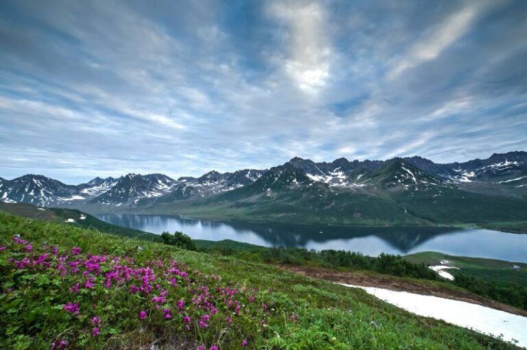 Entdecken Sie die Schönheit der Fjorde von Kamtschatka – Bukhta Lavrova