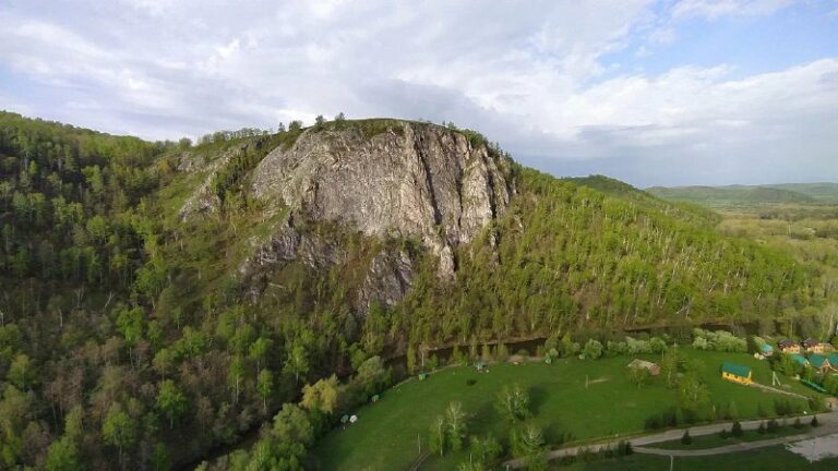 Malerischer Naturpark Muradimowskoe-Schlucht in Baschkortostan