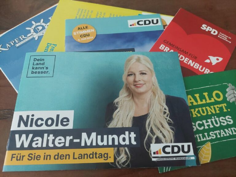 Skandal im Wahlkampf: SPD-Politiker verbrennt CDU-Flyer in Brandenburg