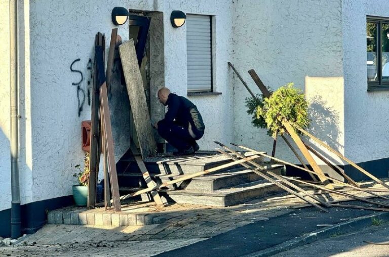 Explosion vor Haus bei Bonn: Sprengsatz detoniert