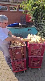 Skandal: Video zeigt Verschwendung von frischem Brot im Netz