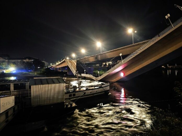  #Carolabrücke in #Dresden teilweise eingestürzt  Eine der wichtigsten Verkehrsa...