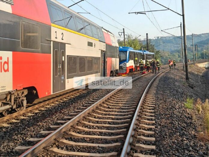 Zusammenstoß zweier Passagierzüge in #Prag: Knapp 20 Verletzte Im Stadtteil Libe...