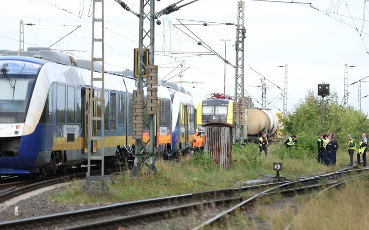 Zugunglück in NRW: 2 Züge kollidieren – 14 Verletzte