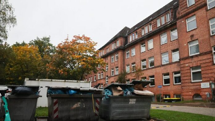 30 Flüchtlinge versetzen ganzes Stadtviertel in Kiel in AufruhrIn #Kiel hält ein...