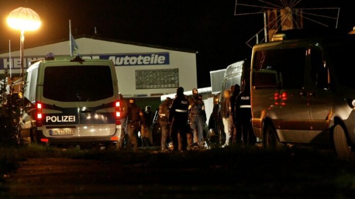 Großrazzia gegen mutmaßlich rechtsextreme Kampfsportveranstaltung  Mehr als 200 ...