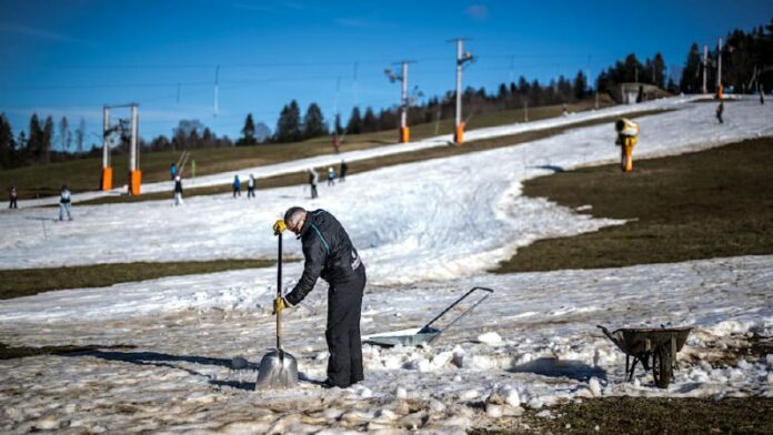Kein Schnee! Skipisten müssen für immer schließenWeil es wärmer wird, bleiben di...