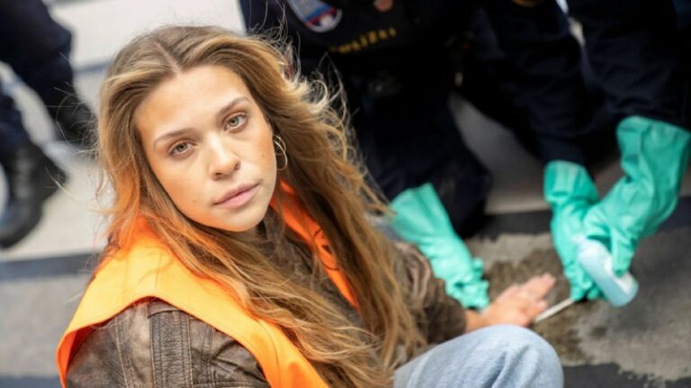 „Klima-Shakira“ erhält Haftstrafe wegen Protest in Wien