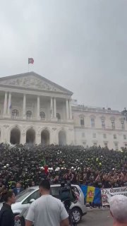 Protest in Portugal: Feuerwehrleute fordern bessere Arbeitsbedingungen