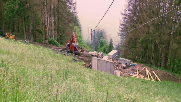  Tirol: Sperre des Hochstein sorgt für VerärgerungDas #Skigebiet Hochstein bleib...
