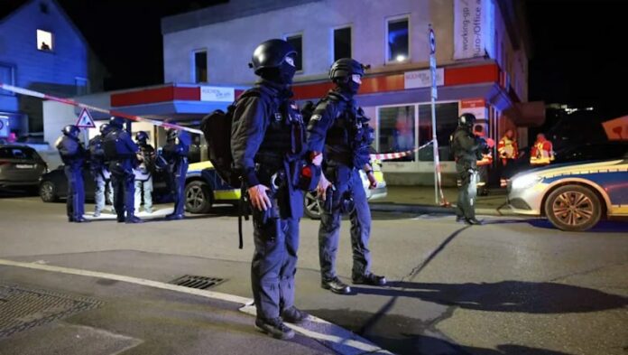 Baden-Württemberg: Ein Toter nach Schüssen in Göppinger BarBei Schüssen in einer...