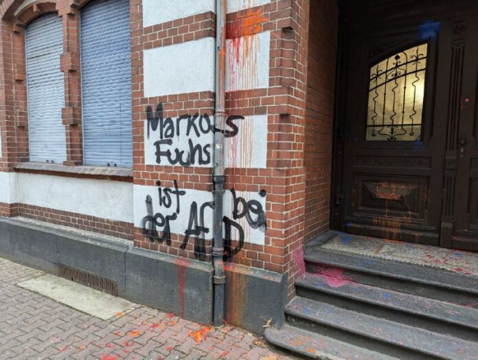 Farbattacke auf Haus von AfD-Politiker in HessenIn der Nacht von Freitag auf Sam...
