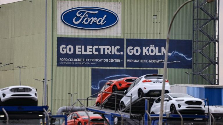 Ford will in #Köln Kurzarbeit einführen Eine Sprecherin des US-Automobilherstel…