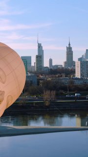 Am Wochenende hob in #Warschau der gigantische Ballon „Baby You“ abDer 34 Meter…