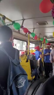 Busmitarbeiter in #Brasilien sorgen für FeiertagslauneMit dem Bus in Brasilien …