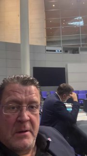 Der AfD-Politiker Stephan Brandner berichtet live aus dem Bundestag, wo Olaf Sch…