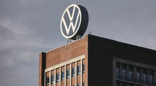 IG Metall ruft erneut zu Warnstreik bei VW aufDer #Tarifstreit bei #VW spitzt si…