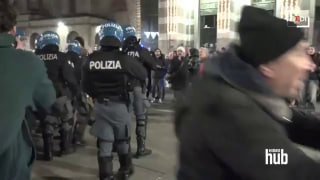 Zusammenstöße bei Demo in #Italien Bei einer #Kundgebung von Antifaschisten in d…