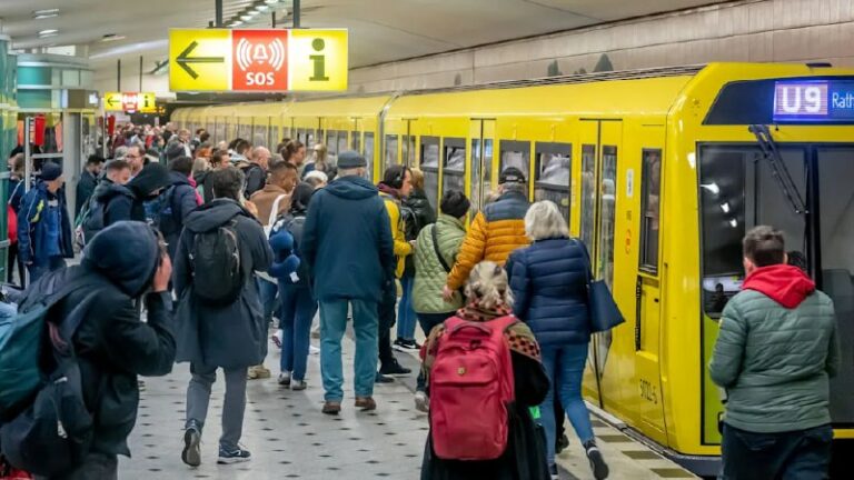 Ab nächste Woche drohen Warnstreiks bei der BVG Am Mittwoch sollen die Tarifverh…