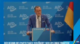 AfD-Parteitag in Riesa trotz Blockaden offiziell begonnenDer AfD-Chef Tino Chrup…