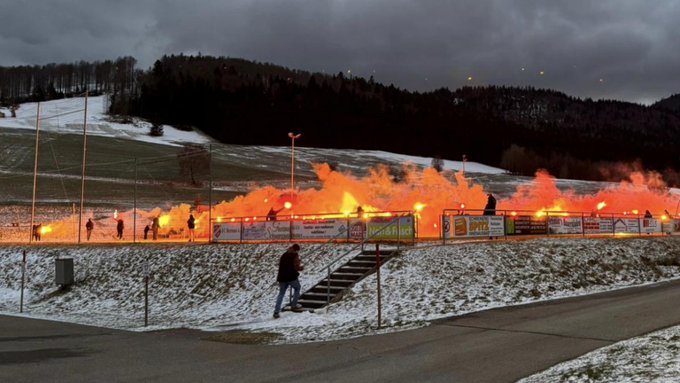 Fans eines marokkanischen Vereins beschädigen Fußballplatz im SchwarzwaldAuf dem…